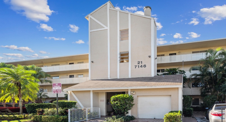 7146 Huntington Lane Unit 207, Delray Beach, Florida 33446, 2 Bedrooms Bedrooms, ,2 BathroomsBathrooms,Condominium,For Sale,Huntington,2,RX-11008609