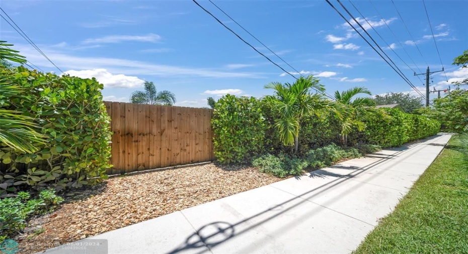 Large Backyard Gate for Easy Access to the Backyard for Your Setting up for those Amazing Entertaining Gatherings You Plan as well as Landscape Needs. Your Home Has Everything You Need!