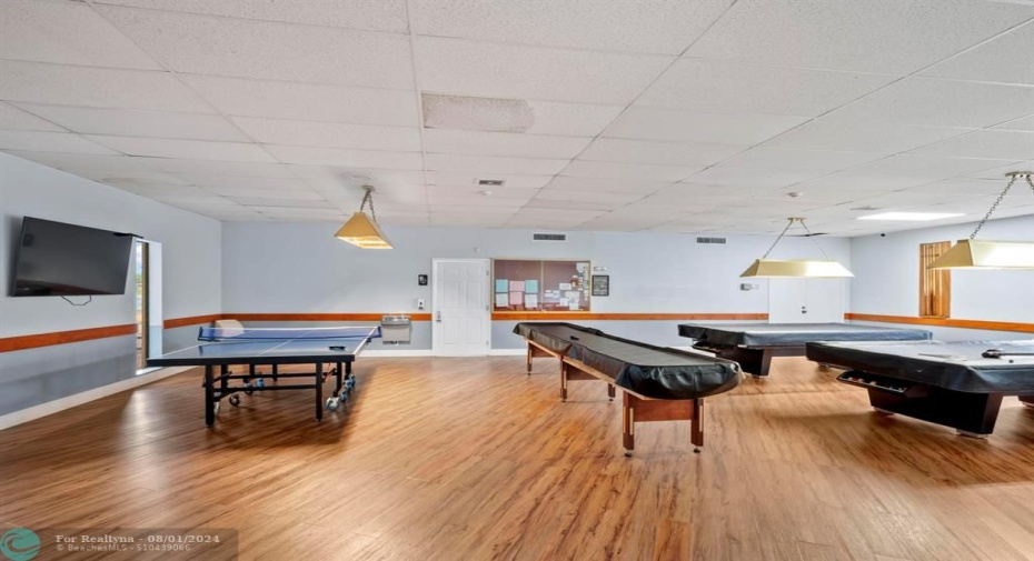 Select from billiards or ping pong, or join in on game night.