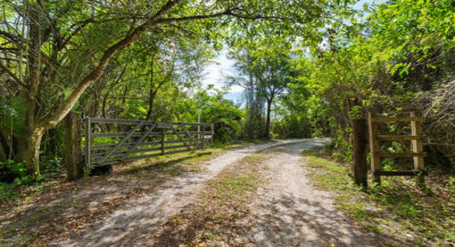 7100 SE 138th Street, Hobe Sound, Florida 33455, 3 Bedrooms Bedrooms, ,2 BathroomsBathrooms,Single Family,For Sale,138th,RX-11008623