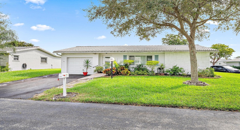 1410 NW 86th Lane, Plantation, Florida 33322, 2 Bedrooms Bedrooms, ,2 BathroomsBathrooms,Single Family,For Sale,86th,RX-10938345