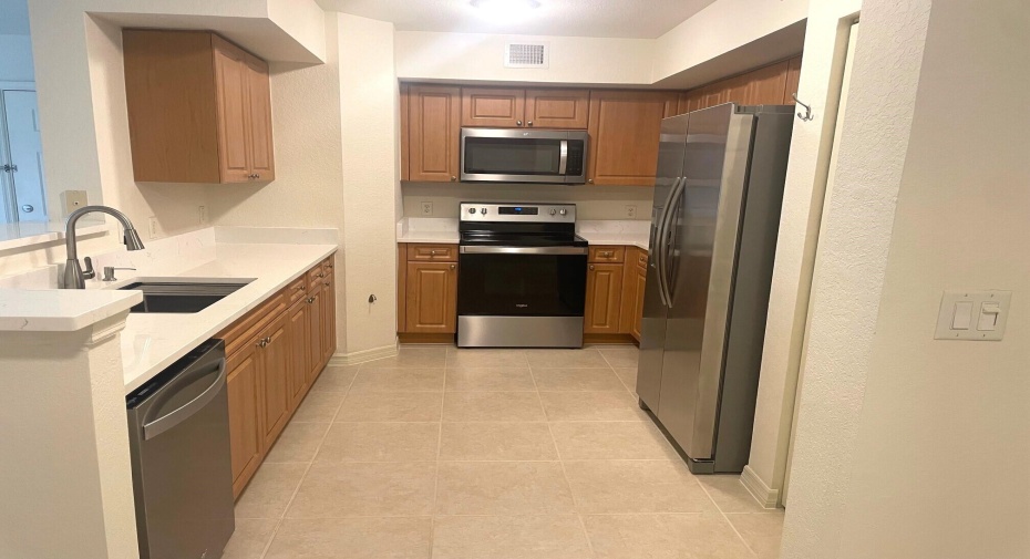 6760 Heritage Grande Unit 202, Boynton Beach, Florida 33437, 3 Bedrooms Bedrooms, ,2 BathroomsBathrooms,Condominium,For Sale,Heritage Grande,2,RX-10990705