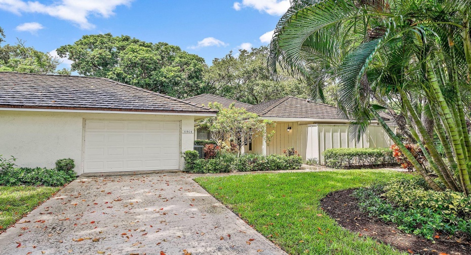 11364 Twelve Oaks Way, North Palm Beach, Florida 33408, 2 Bedrooms Bedrooms, ,2 BathroomsBathrooms,Residential Lease,For Rent,Twelve Oaks,11364,RX-11008656