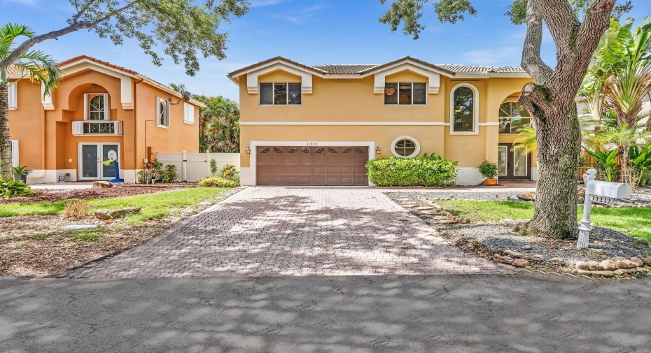 11232 Roundelay Road, Cooper City, Florida 33026, 4 Bedrooms Bedrooms, ,3 BathroomsBathrooms,Single Family,For Sale,Roundelay,RX-11008825