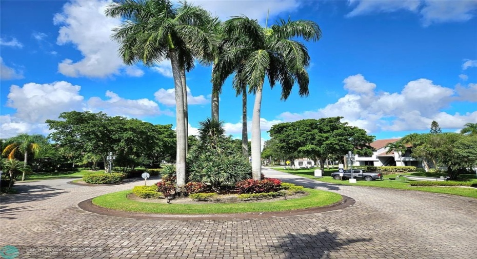 ENTRANCE TO COCO PARC