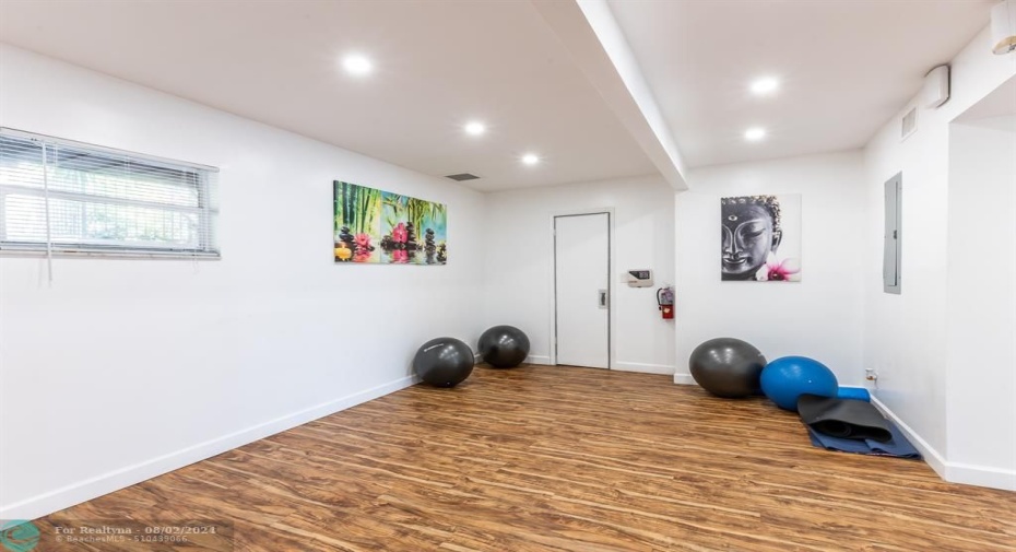 YOGA ROOM