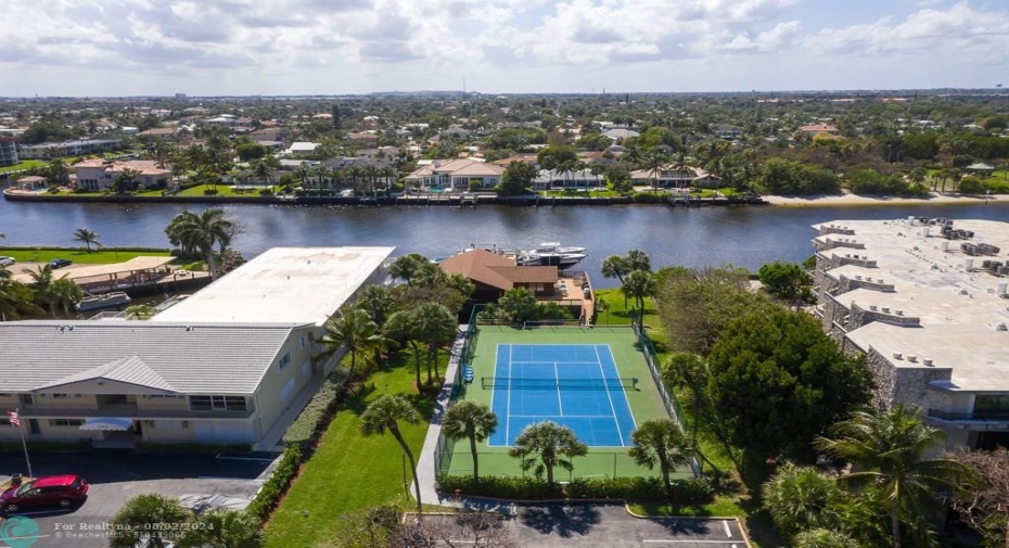 CLUBHOUSE/COURTS AERIAL