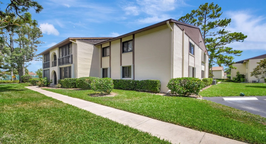 301 Knotty Pine Circle Unit D1, Greenacres, Florida 33463, 2 Bedrooms Bedrooms, ,2 BathroomsBathrooms,Condominium,For Sale,Knotty Pine Circle,1,RX-11009137