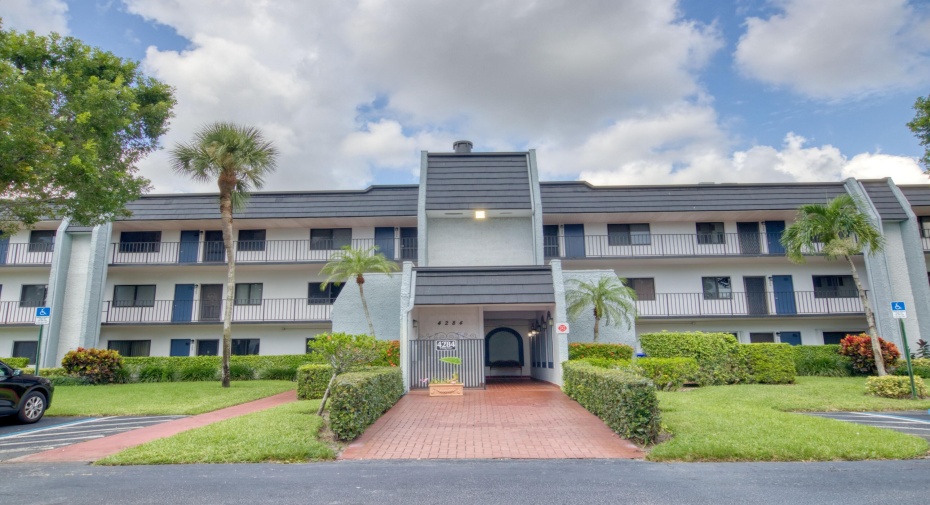 4284 Deste Court Unit 207, Lake Worth, Florida 33467, 3 Bedrooms Bedrooms, ,2 BathroomsBathrooms,Condominium,For Sale,Deste,2,RX-11009275