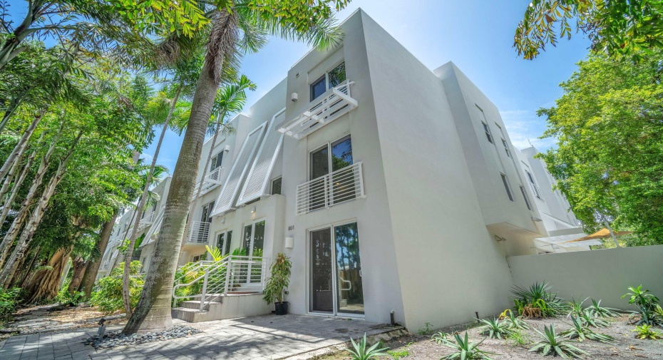 801 SE 12th Ct Court, Fort Lauderdale, Florida 33316, 3 Bedrooms Bedrooms, ,3 BathroomsBathrooms,Townhouse,For Sale,12th Ct,RX-11009328