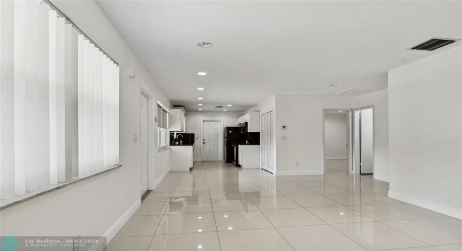 LARGE TILED FLOOR THROUGHOUT SPACIOUS SIZED LIVING-DINING AREA.
