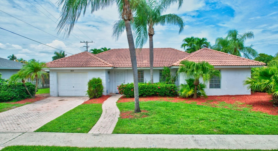 901 SW 4th Street, Boca Raton, Florida 33486, 2 Bedrooms Bedrooms, ,2 BathroomsBathrooms,Single Family,For Sale,4th,RX-11008450