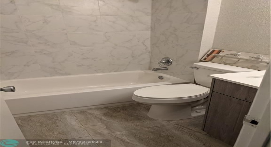 Second Bathroom tub