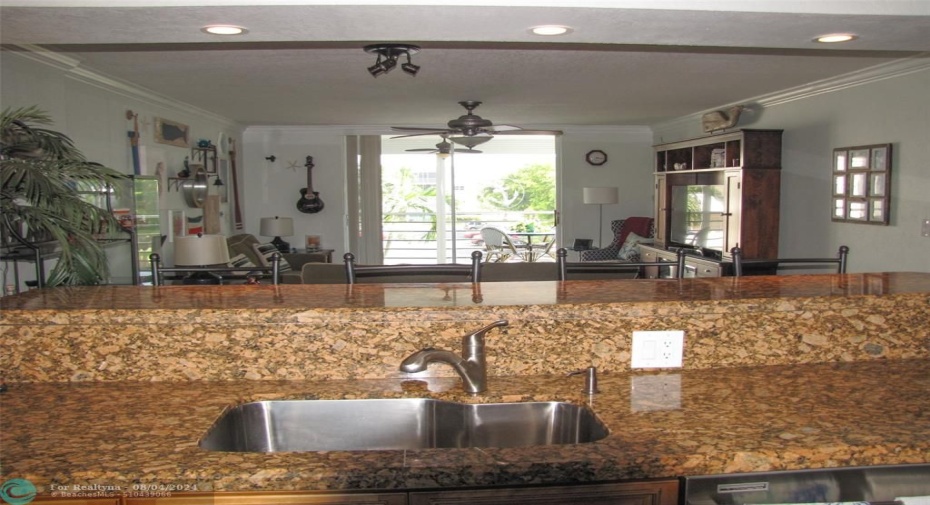 BREAKFAST COUNTER AREA