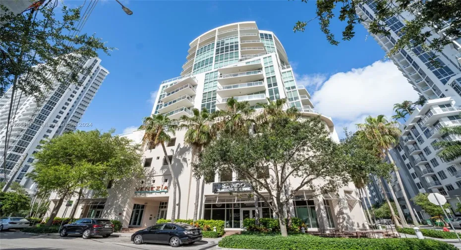 Experience luxury living in this 16-story boutique building near the vibrant Las Olas district. Enjoy the convenience of shopping and dining just steps from your door.