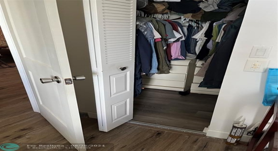 Walk-in Closet