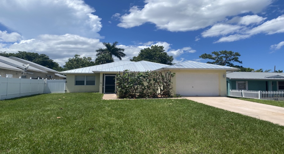 1057 SW Spruce Street, Palm City, Florida 34990, 3 Bedrooms Bedrooms, ,2 BathroomsBathrooms,Single Family,For Sale,Spruce,RX-11009845