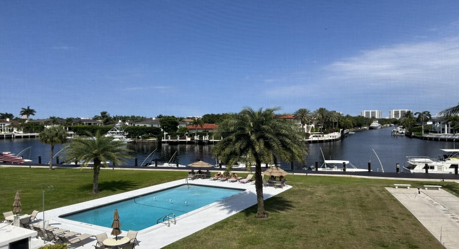 230 N N Federal Highway Highway Unit 305, Deerfield Beach, Florida 33441, 2 Bedrooms Bedrooms, ,2 BathroomsBathrooms,Residential Lease,For Rent,N Federal Highway,3,RX-10975268