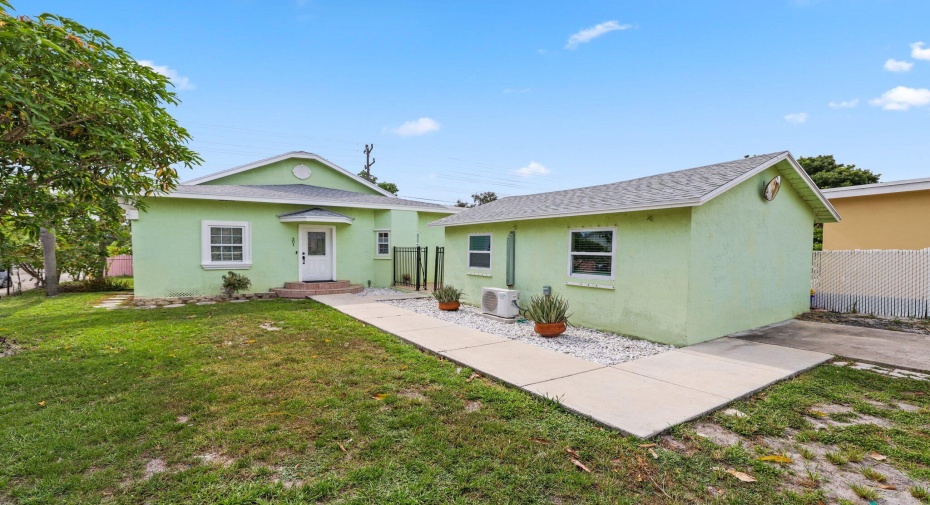 301 N B Street, Lake Worth Beach, Florida 33460, 3 Bedrooms Bedrooms, ,3 BathroomsBathrooms,Single Family,For Sale,B,RX-11010059