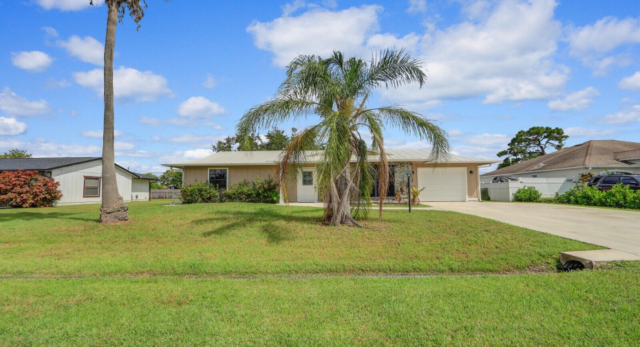 581 SW Banks Terrace, Port Saint Lucie, Florida 34953, 2 Bedrooms Bedrooms, ,2 BathroomsBathrooms,Residential Lease,For Rent,Banks,RX-11010182