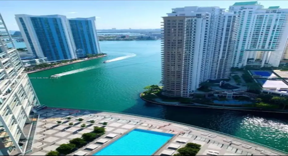 Fabulous Downtown Views of Pool, Bay & Intracoastal