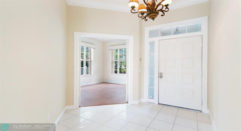 FOYER ENTRY, NO CARPET! UPGRADED THROUGHOUT