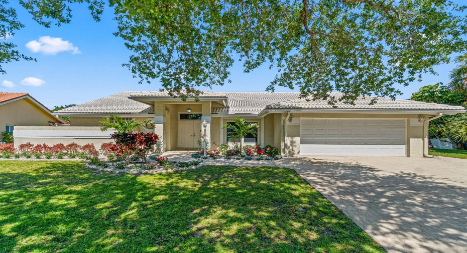 18330 Lake Bend, Jupiter, Florida 33458, 3 Bedrooms Bedrooms, ,2 BathroomsBathrooms,Single Family,For Sale,Lake Bend,RX-10982017