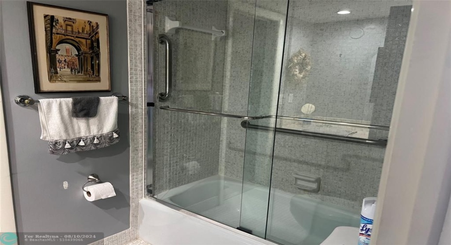 glass enclosed tub- dual entry bathroom- enter from hallway for daily guests or enter from the bedroom for overnight guests