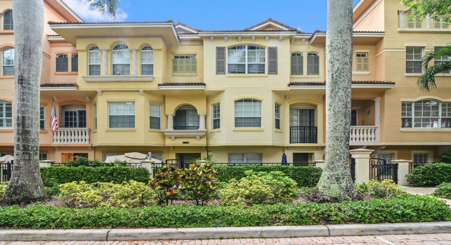 11750 Valencia Gardens Avenue, Palm Beach Gardens, Florida 33410, 3 Bedrooms Bedrooms, ,3 BathroomsBathrooms,Townhouse,For Sale,Valencia Gardens,RX-10928972