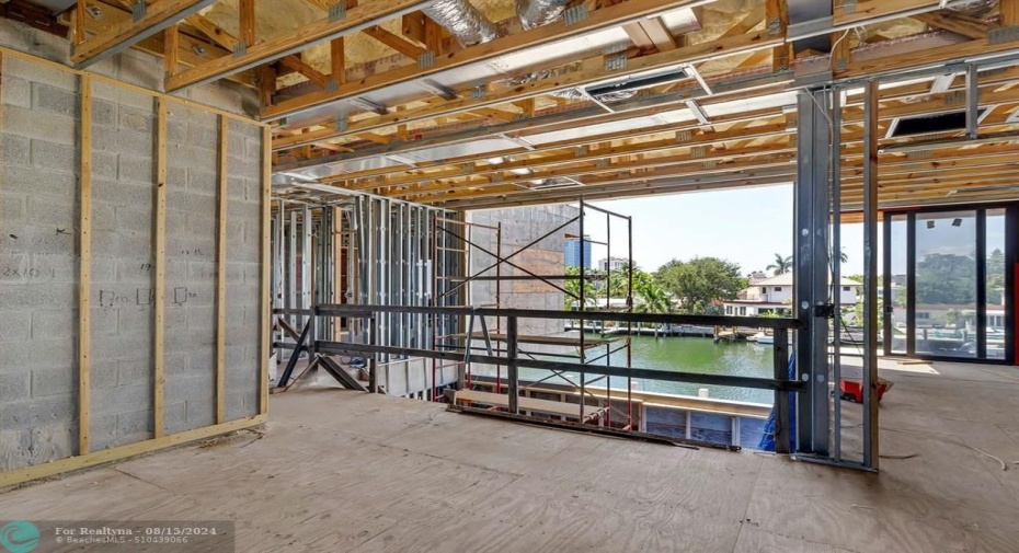 Upstairs Loft and Canal View