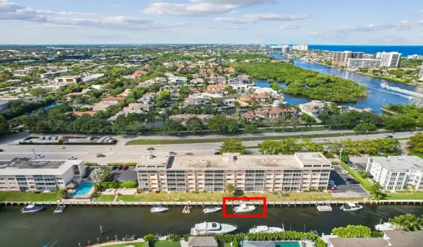 YOUR very own dock space on ICW, extremely close to the beach! No fixed bridges.