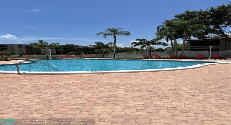 BEAUTIFUL POOL WITH TONS OF SPACE TO ENJOY FLORIDA SUNSHINE