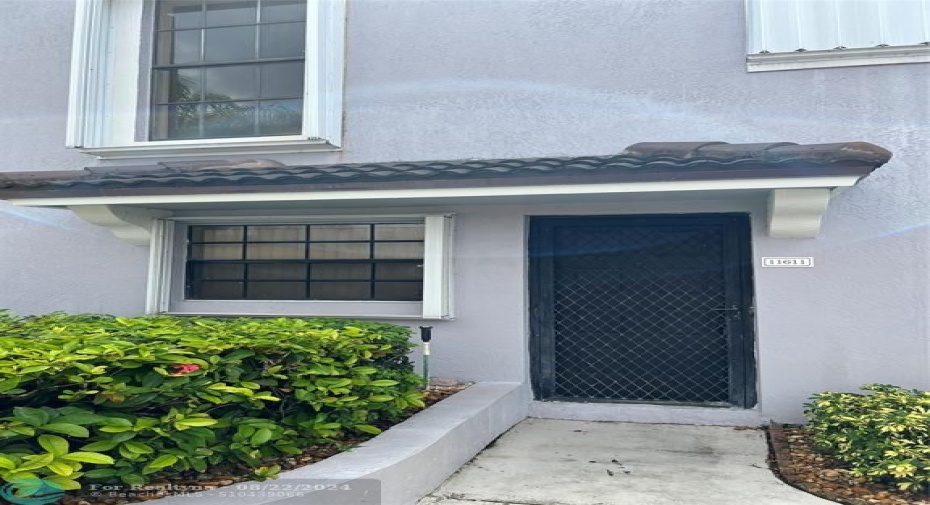 ACCORDION SHUTTERS FOR HURRICANE PROTECTION