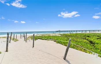 Private Beach access
1 bed 1.5 bath