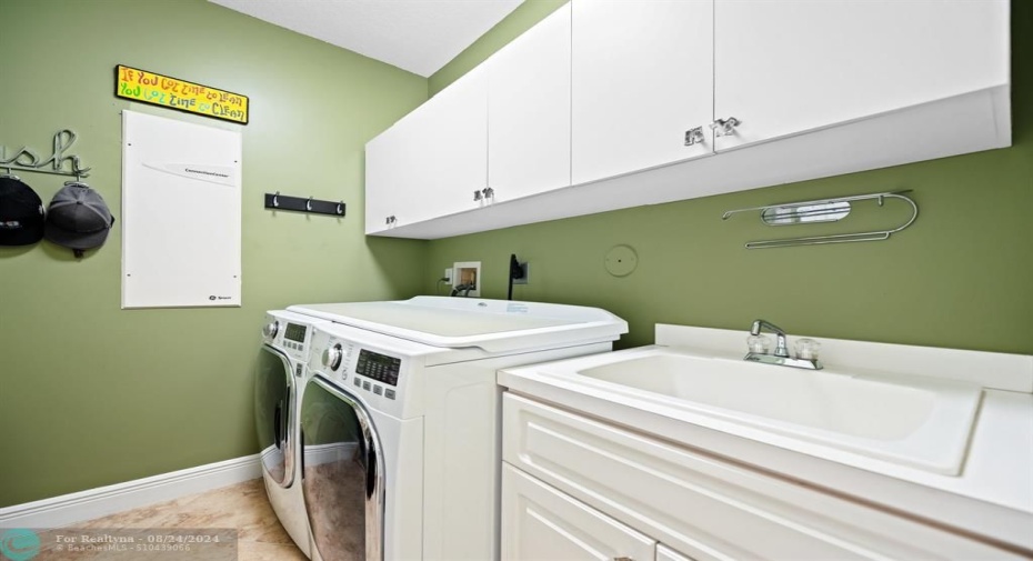 Laundry Room with laundry tub