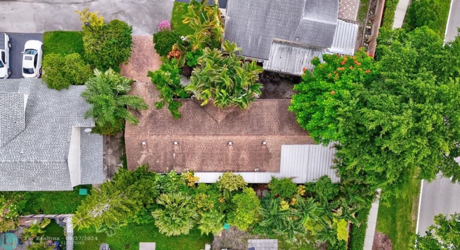 The 40 year Shingle roof was installed in 2007, so lots of roof life left!