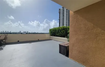 Huge balcony-Nothing like this in Downtown Ft. Lauderdale
