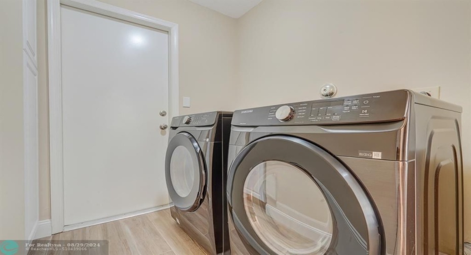 LAUNDRY ROOM UNDER AC