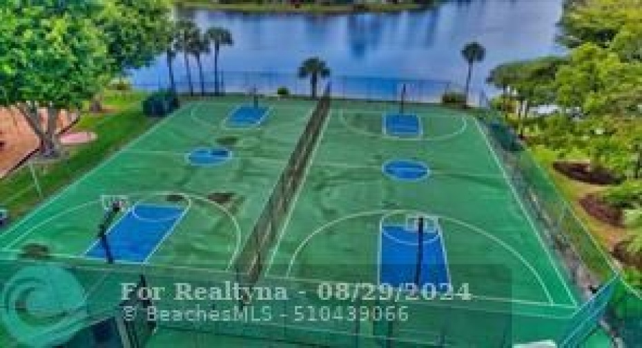 BASEKTBALL COURTS