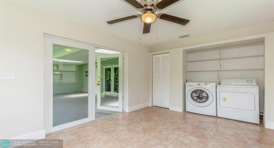 LAUNDRY ROOM NEXT TO SCREEN ENCLOSED PATIO