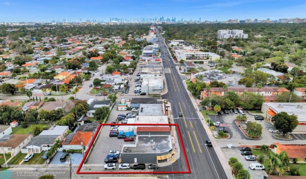 Aerial view looking east to downtown Miami, along SW 8th Street (Calle Ocho).