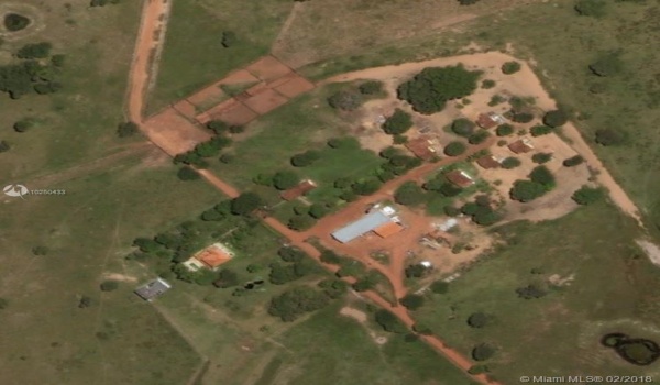 Overview of Main Office, Maintenance Area for equipment/Supplies, Curral area and Workers Housing