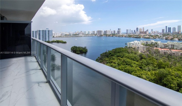 Great Private Balcony with amazing 180 views from North Aventura, East Sunny Isles and South amazing Oleta Park View and of course - water!