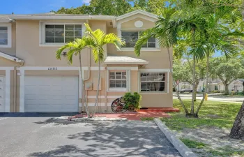 Cooper City Townhome with garage, new ROOF, new pipes, & new AC