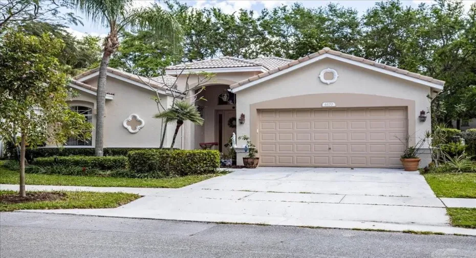 Front of the house garage and driveway view