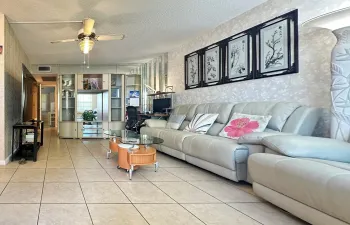 Spacious Living Room w/Mirrored Wall