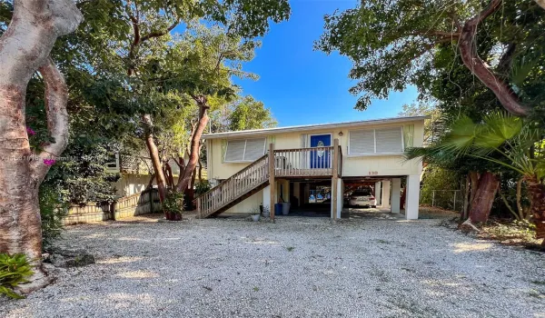 Casual island living with a touch of natural elegance at 130 Ocean View Drive, where the Old Tavernier charm meets modern convenience and the tranquil Florida Keys lifestyle.