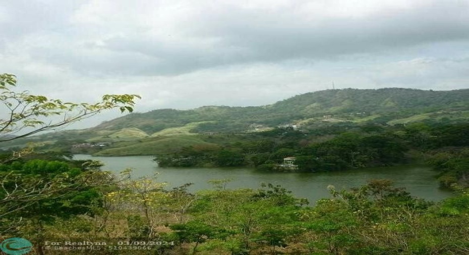 Lago Las Cumbres is about 5 minutes driving distance from the property