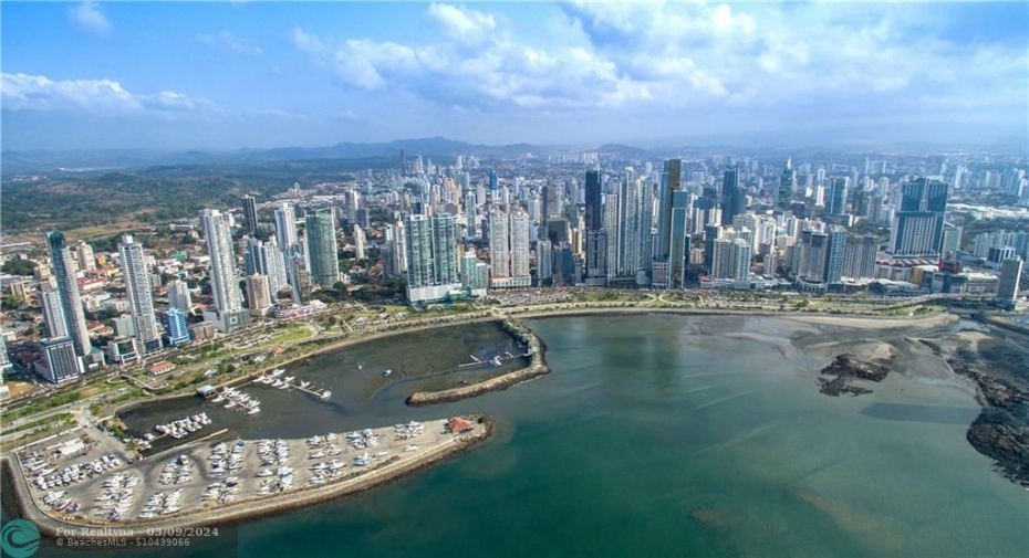 Picture of the city of Panama 20-30 driving distance from the property.