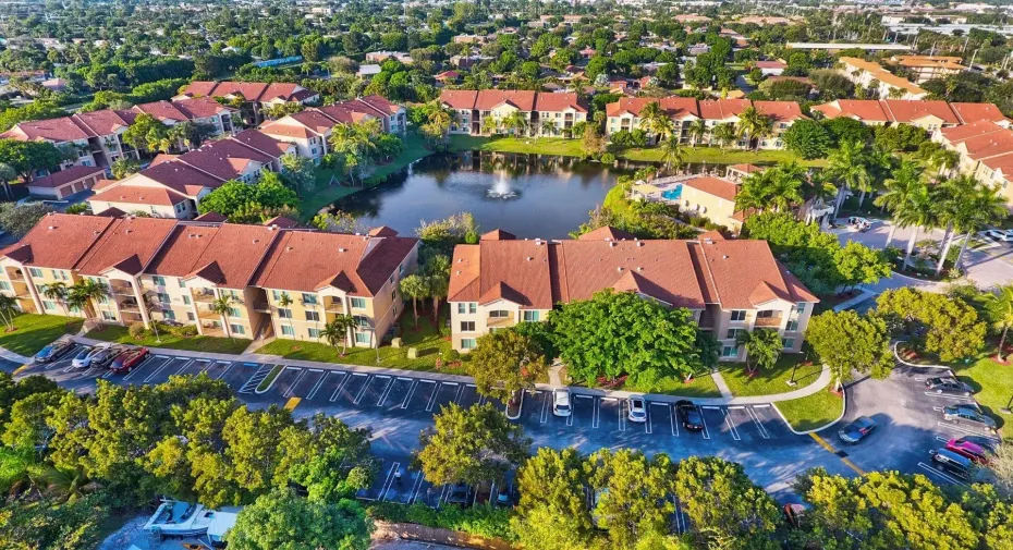 Welcome to your own little
piece of paradise!
Mirabella Villas is a gated
community with endless
amenities to enjoy the
South Florida lifestyle!